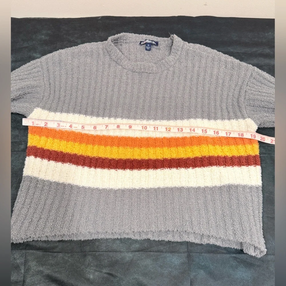 🔥Freshman Gray Striped Women's Sweater Size S EUC🔥